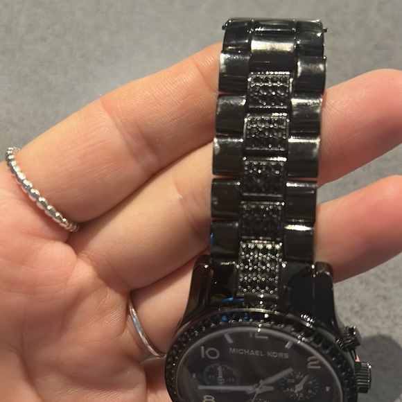 Michael Kors black watch - Picture 3 of 5